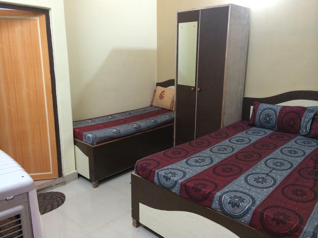Hotel pragya international Varanasi Habitación foto
