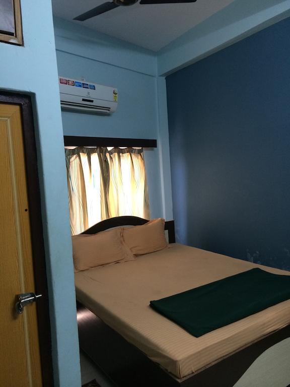 Hotel pragya international Varanasi Habitación foto